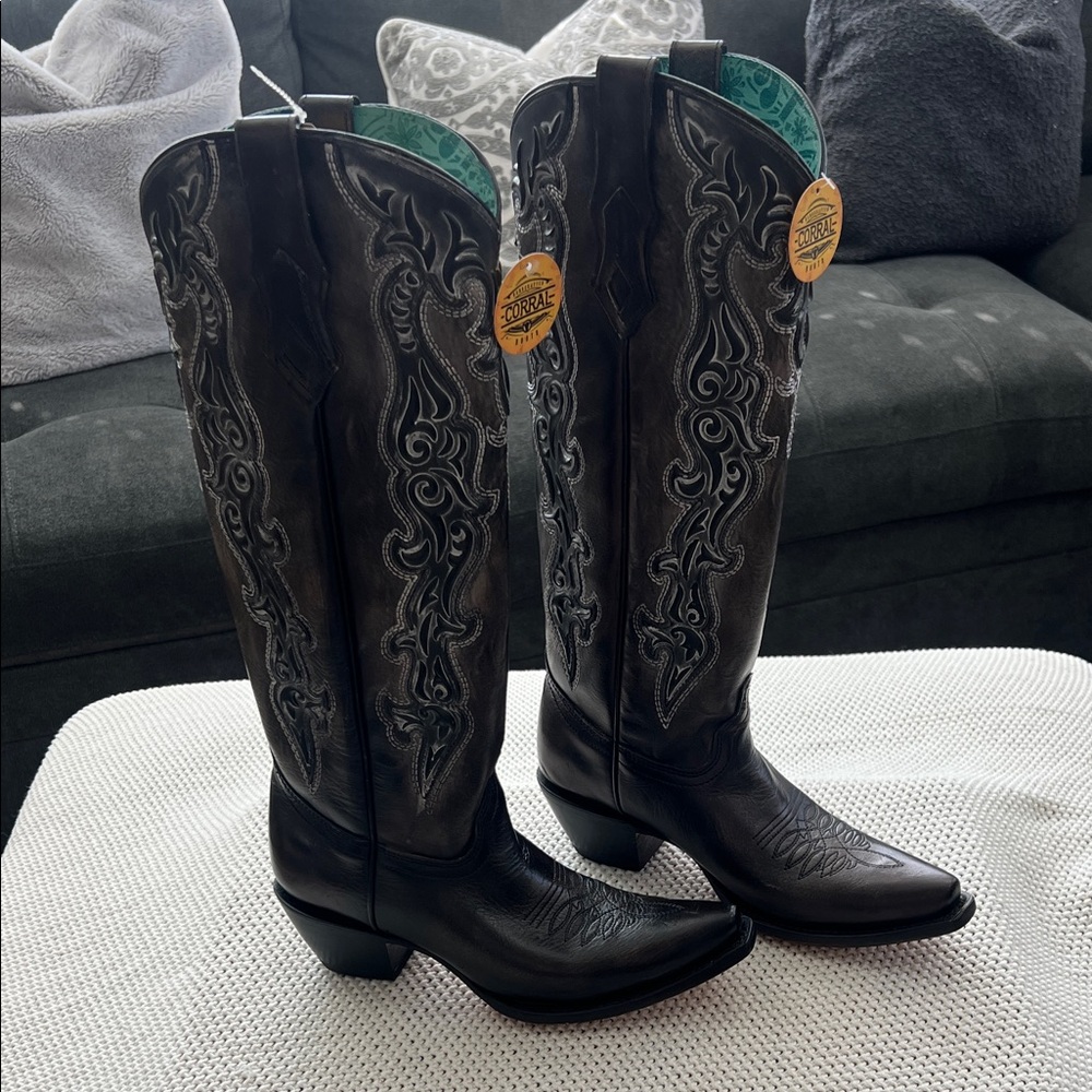 Corral Dark Brown Heeled Boots with Embroidered Design - Picture 3 of 12